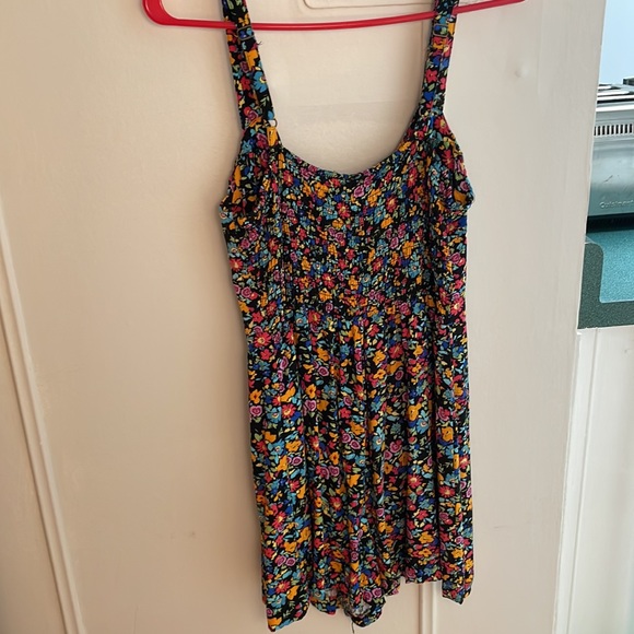 NWOT• WILD FABLE adorable floral romper - Picture 5 of 6